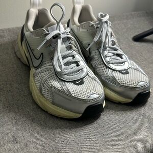 WOMEN'S NIKE V2K RUNTEKK RUNNING SHOES